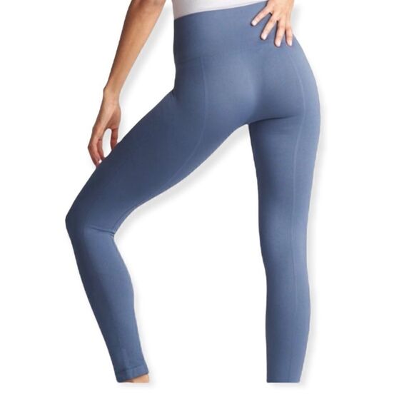Yummie Crop Length Indigo Seamless Blue Leggings Size Small/Medium (P2) - Picture 2 of 7